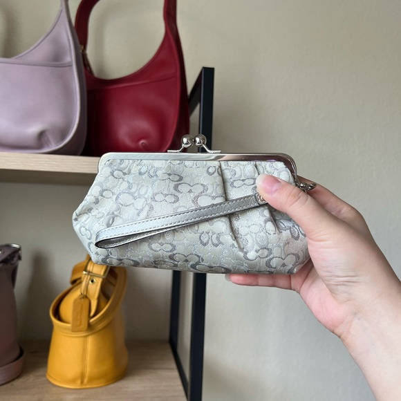 RARE Y2K Coach Optic Kisslock Clutch 🩶 - Picture 1 of 4